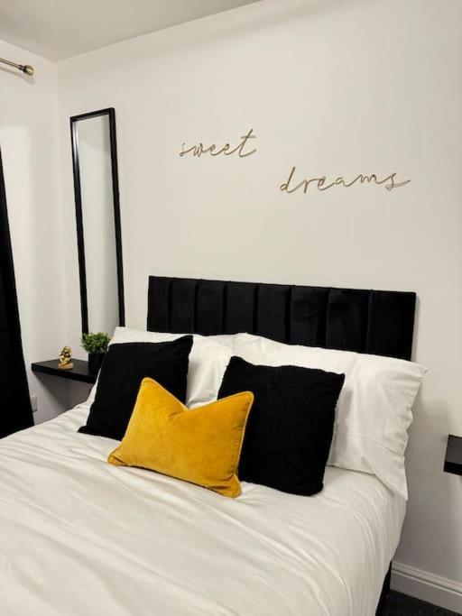 Luxury Cozy 3 Bed Apartment 5Mins From City - Free Parking! Nottingham Extérieur photo
